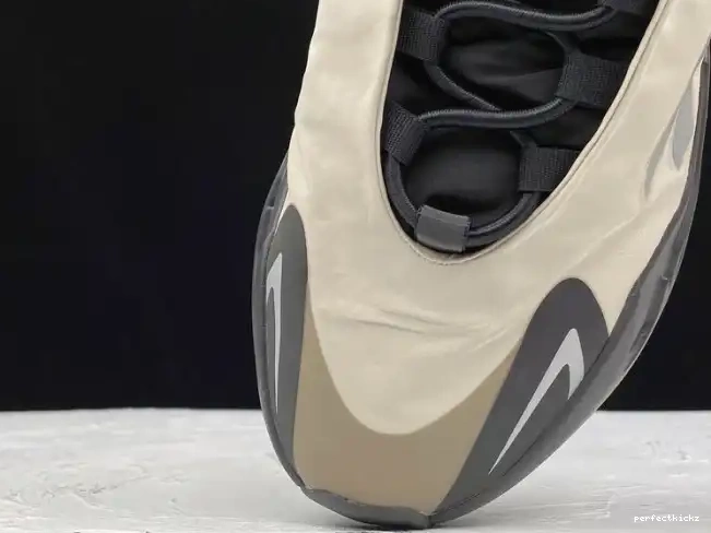 Yeezy 700 Adidas Bone MNVN Boost FY3729 0518